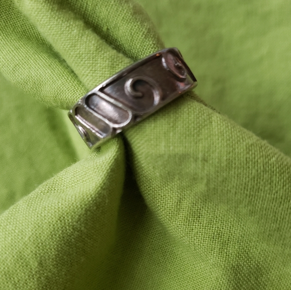 Silver Womens Ring - Modern Band - Picture 2 of 6